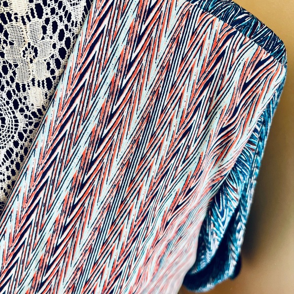 BEAUTIFUL BCBG DRAPE BLOUSE - Picture 4 of 7